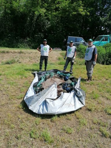 La pulizia lungo le sponde del Pellice