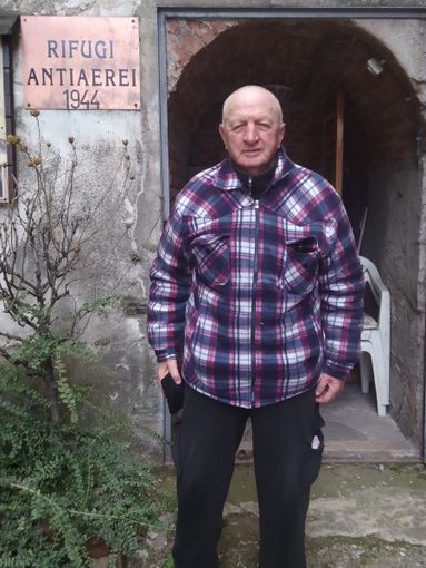 Italo Bernardi fuori dai rifugi antiaerei di via Roma