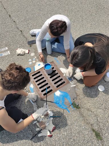 ‘Qui inizia il mare: non buttare niente!’: anche Pinerolo in difesa degli oceani [FOTO]