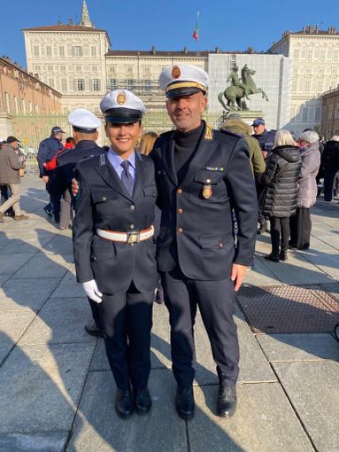 L’agente Laurenti con il comandante Chiarbonello L’agente Laurenti con il comandante Chiarbonello