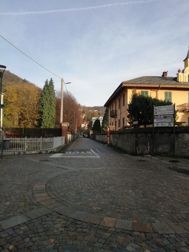 Da lunedì a Torre Pellice parte il “bus” che accompagna a scuola a piedi Da lunedì a Torre Pellice parte il “bus” che accompagna a scuola a piedi