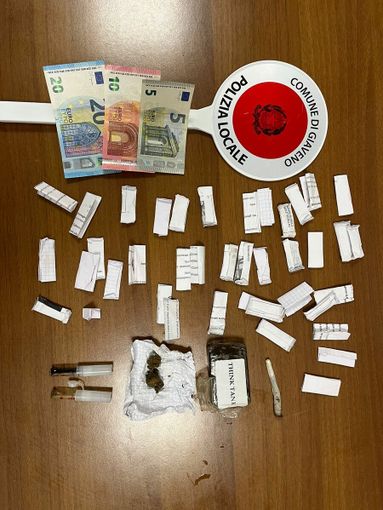 La droga sequestrata a casa del minorenne di Giaveno La droga sequestrata a casa del minorenne di Giaveno