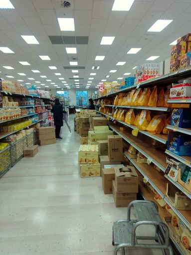 Coronavirus, dopo la corsa ai supermercati ora c'è il rischio dieta (e quello dello spreco). Col &quot;mistero&quot; della farina