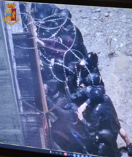 Scontri No Tav-forze dell'ordine, ferito un agente della Digos