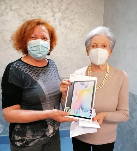Il tablet della solidarietà all’Istituto di riposo di Villafranca Piemonte Il tablet della solidarietà all’Istituto di riposo di Villafranca Piemonte