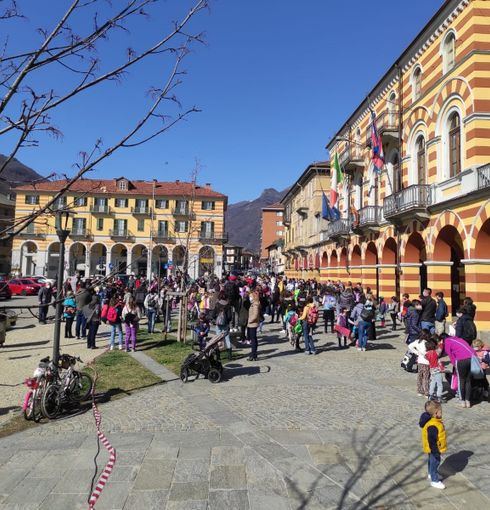 Il sit-in a Luserna San Giovanni contro la dad Il sit-in a Luserna San Giovanni contro la dad