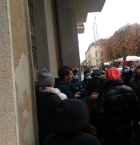 La riorganizzazione dei banchi degli ambulanti del mercoledì fa scattare la protesta a Pinerolo La riorganizzazione dei banchi degli ambulanti del mercoledì fa scattare la protesta a Pinerolo