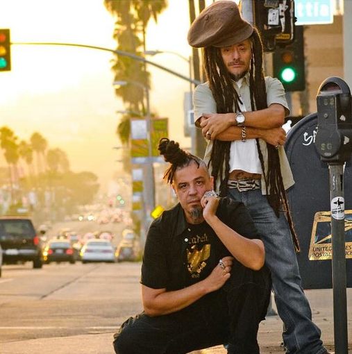 Bunna (in piedi) e Madaski