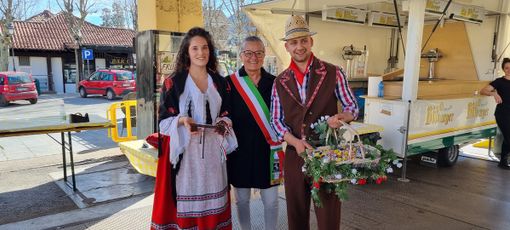 Il Frutasè e la Frutasera prendono la guida di Cumiana per il Carnevale