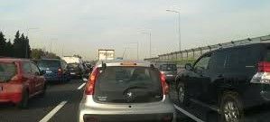 Tamponamento a catena, code chilometriche e tangenziale di Torino paralizzata Tamponamento a catena, code chilometriche e tangenziale di Torino paralizzata