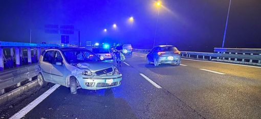 Auto sbanda sul raccordo Torino-Pinerolo, ferita una donna. Pochi disagi alla circolazione