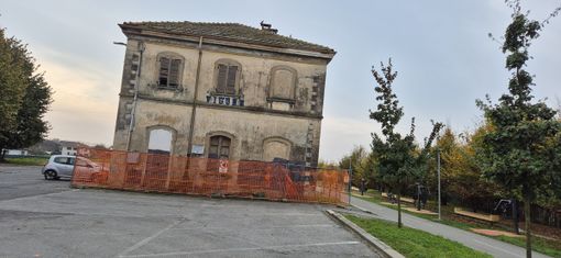 L'ex stazione di Vigone L'ex stazione di Vigone