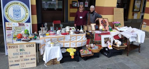 Il banchetto di Fili di Luna del Primo Maggio Il banchetto di Fili di Luna del Primo Maggio