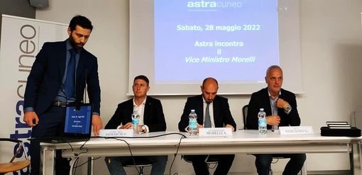 Astra Cuneo e gli autotrasportatori hanno incontrato Alessandro Morelli, viceministro alle Infrastrutture Astra Cuneo e gli autotrasportatori hanno incontrato Alessandro Morelli, viceministro alle Infrastrutture