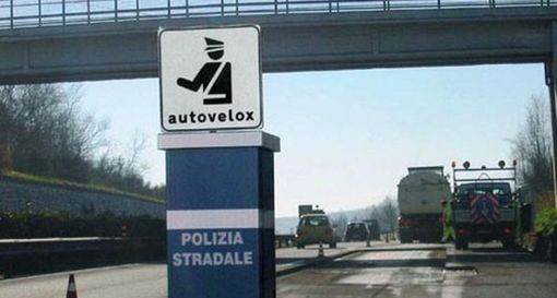 Nuovi autovelox fissi posizionati sulla tangenziale, a Stupinigi e prima dello svincolo di corso Regina Margherita Nuovi autovelox fissi posizionati sulla tangenziale, a Stupinigi e prima dello svincolo di corso Regina Margherita