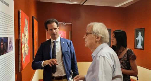 Sgarbi in visita alla mostra di Colombotto Rosso a Palazzo Vittone