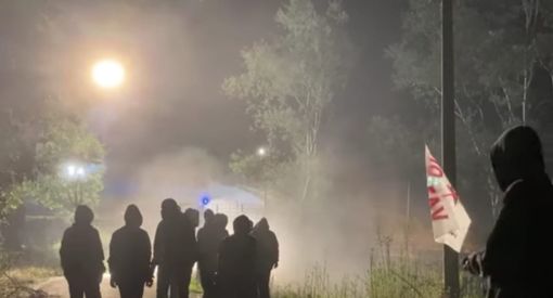 Immagini del blitz di ieri, tratte dal video pubblicato sulla pagina Facebook Notavinfo No Tav Immagini del blitz di ieri, tratte dal video pubblicato sulla pagina Facebook Notavinfo No Tav