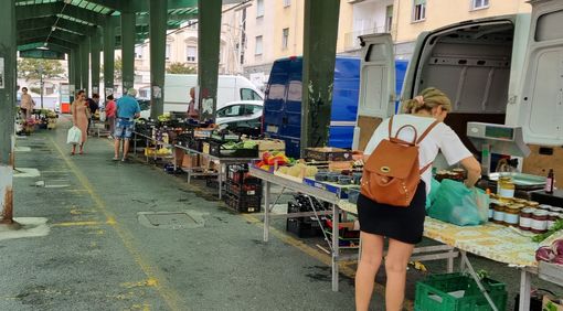 Il mercato delle cavagne ospitato sotto la tettoia