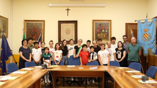 Il Consiglio comunale delle Ragazze e dei Ragazzi di Villafranca Piemonte (Foto di Enrico Grande)