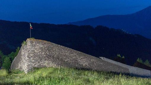 Il formaggio nato dalla cattiva sorte ha la forma del paravalanghe più noto delle Alpi Il formaggio nato dalla cattiva sorte ha la forma del paravalanghe più noto delle Alpi