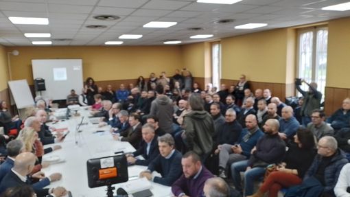 Firma del contratto di Stellantis tra aziende e sindacati