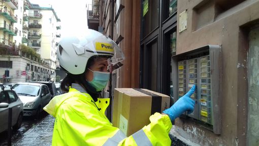 Poste Italiane e Smat cercano personale: aperte le assunzioni per portalettere e tecnici Poste Italiane e Smat cercano personale: aperte le assunzioni per portalettere e tecnici