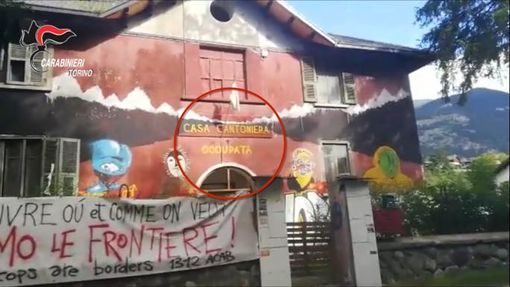 Casa cantoniera occupata dagli anarchici