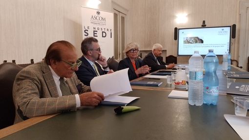 clochard e conferenza ascom