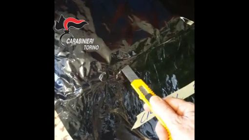 Corrieri della droga in taxi e moto, operazione dei Carabinieri nel torinese: sequestrati 140 chili di hashish Corrieri della droga in taxi e moto, operazione dei Carabinieri nel torinese: sequestrati 140 chili di hashish