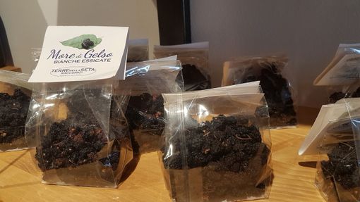 Sandor fra Giulia Beitone a sx chef pasticcera e la sorella Michelle a dx Sandor fra Giulia Beitone a sx chef pasticcera e la sorella Michelle a dx