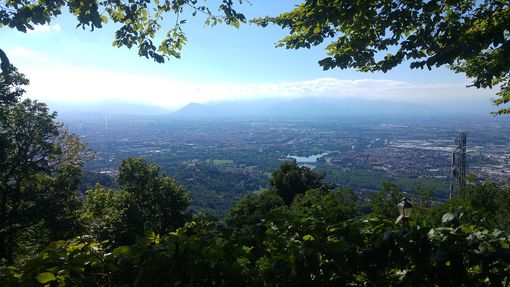 I sentieri collinari di Torino raccolti in una mappa aggiornata per i turisti in transito