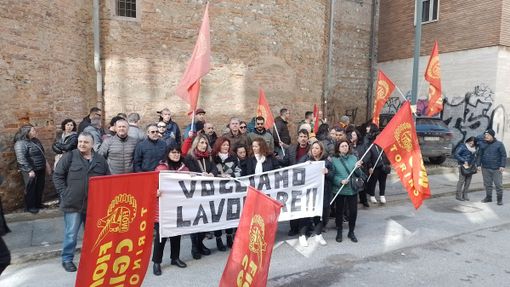 Crisi Delgrosso, lavoratori in presidio sotto il Consiglio Regionale Crisi Delgrosso, lavoratori in presidio sotto il Consiglio Regionale