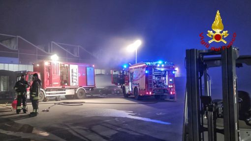 vigili del fuoco in azione a nichelino