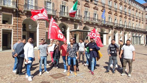 Il presidio in piazza Castello a Torino