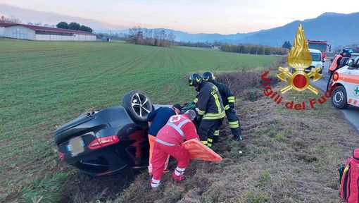 Scontro tra due mezzi a Barge in via Cavour: tre coinvolti Scontro tra due mezzi a Barge in via Cavour: tre coinvolti