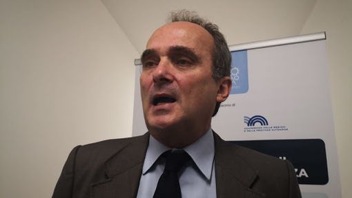 Coronavirus, l'audio allarmante dell'infermiera che gira su Whatsapp "non è un fake, ma i toni sono esagerati". Ce lo spiega il virologo Di Perri Coronavirus, l'audio allarmante dell'infermiera che gira su Whatsapp "non è un fake, ma i toni sono esagerati". Ce lo spiega il virologo Di Perri