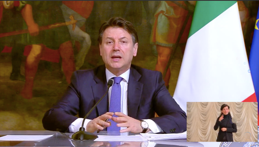Conte firma un nuovo Decreto: &quot;Subito 4,3 miliardi ai Comuni. I sindaci potranno aiutare i bisognosi&quot;