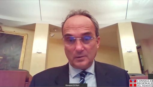 Covid, il professor Di Perri: “Vaccinare subito gli over 60. Con gli anziani immunizzati avremo il tempo di organizzare tutto il resto” Covid, il professor Di Perri: “Vaccinare subito gli over 60. Con gli anziani immunizzati avremo il tempo di organizzare tutto il resto”