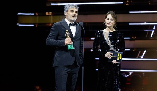 Il pinerolese Davide Tortone che riceve il David di Donatello Il pinerolese Davide Tortone che riceve il David di Donatello