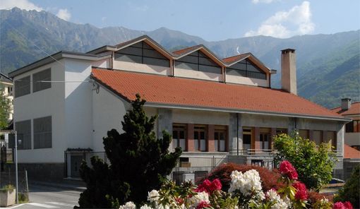 La scuola primaria di Pomaretto La scuola primaria di Pomaretto