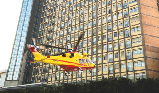 Il ciclista è stato portato in elicottero al Cto