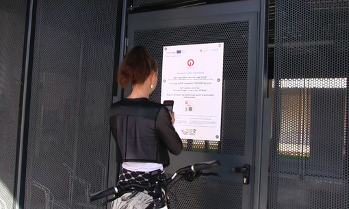 L’assessora Proietti mostra come funzionano le ciclostazioni