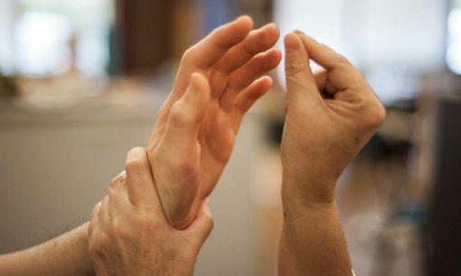 mani che fanno segni mani che fanno segni