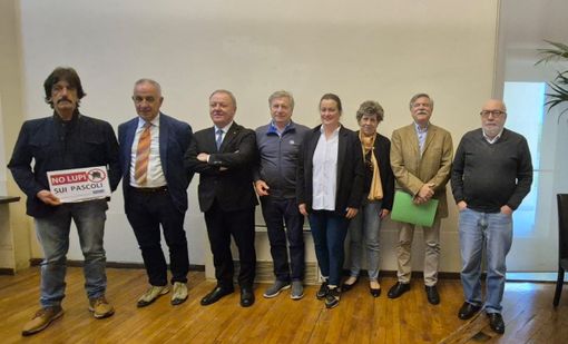 Amministratori comunali e esponenti di associazioni che lanciano la battaglia Amministratori comunali e esponenti di associazioni che lanciano la battaglia