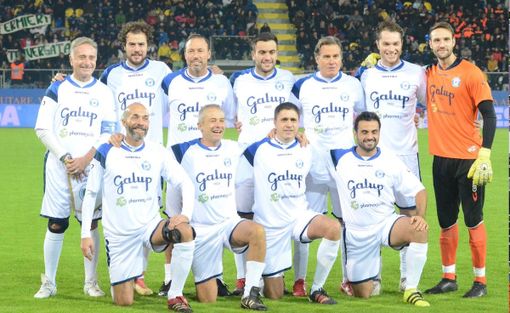 La nazionale di calcio Tv & Social (foto tratta dalla pagina Facebook della nazionale) La nazionale di calcio Tv & Social (foto tratta dalla pagina Facebook della nazionale)