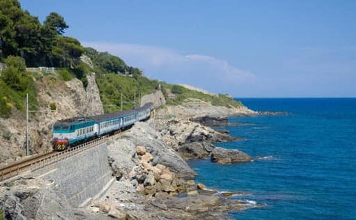Da Torino alla Riviera romagnola: da domani tornano i treni verso il mare Da Torino alla Riviera romagnola: da domani tornano i treni verso il mare