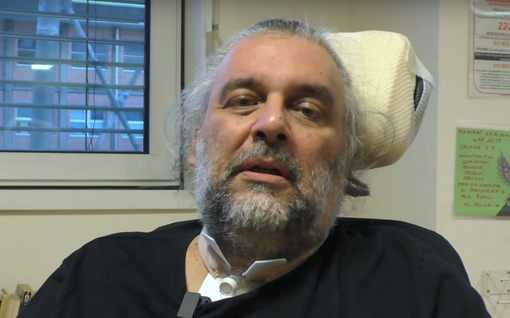 Don Riccardo Robella in un fotogramma del video pubblicato su Youtube nel canale Trinitube Don Riccardo Robella in un fotogramma del video pubblicato su Youtube nel canale Trinitube