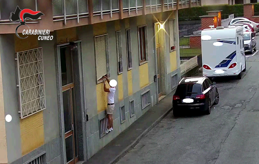 Lo spaccio dalla finestra