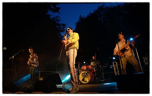 Musica, carne alla brace e birra in mezzo agli alberi a 1,500 metri di altitudine