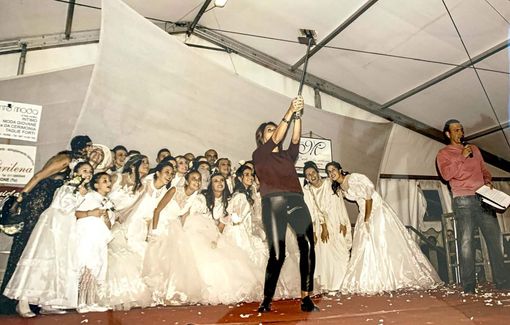 Una sfilata di vestiti da sposa a None al cioccolato Una sfilata di vestiti da sposa a None al cioccolato